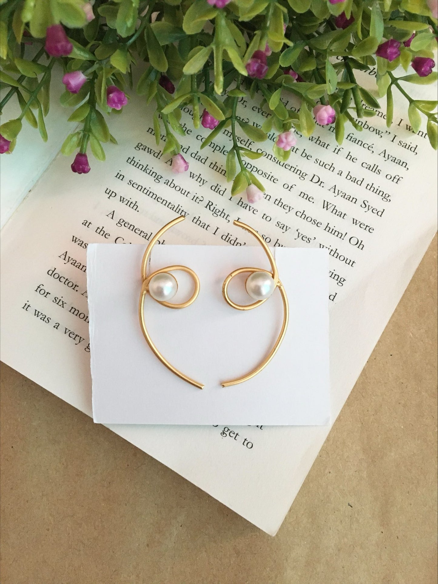 Arch Twisted Pearl Earrings