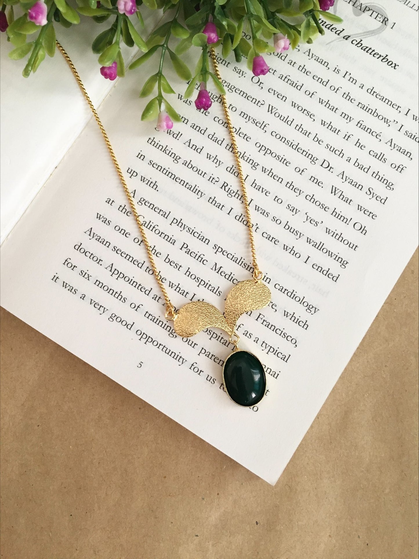 Single Stone Studded Double Leaf chain Pendant