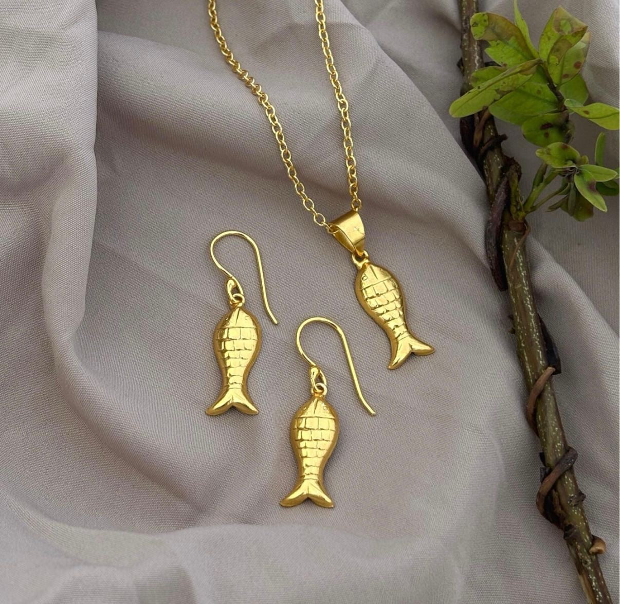 Casting Fish Charms Pendant With Chain