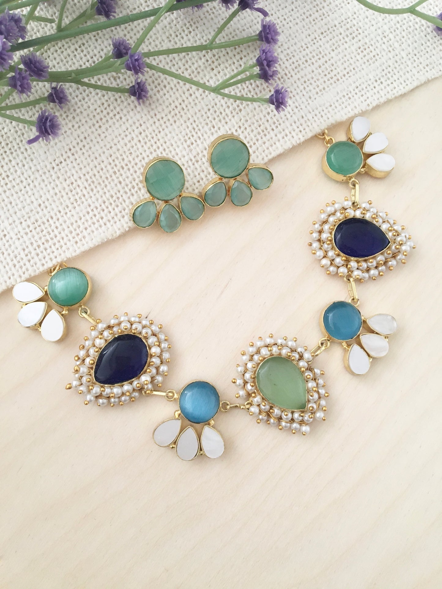 Festive Halo-Design Necklace Set