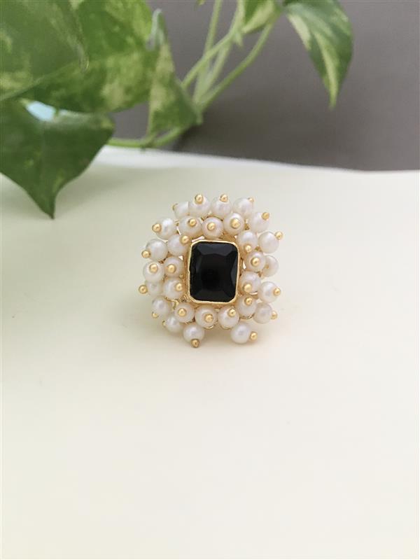 Cut Stone Cluster Pearl Finger Ring