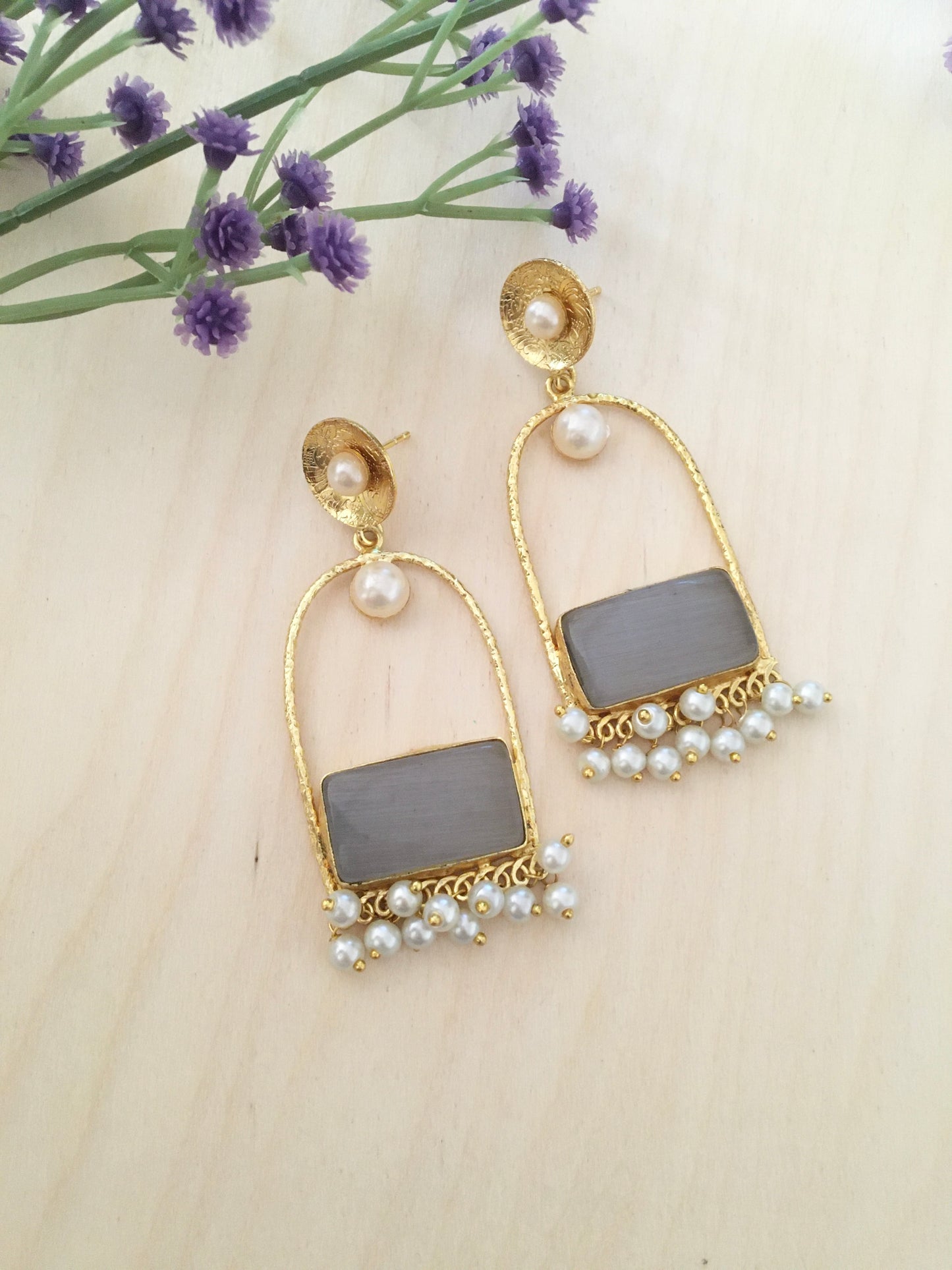 Pranavi Pearl Earrings