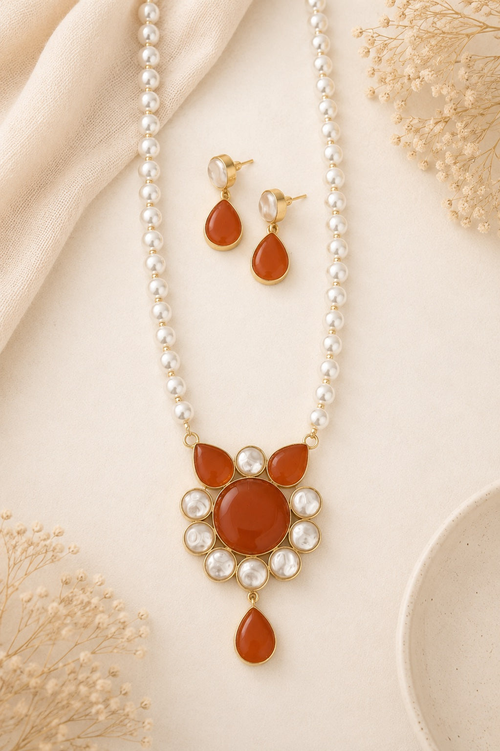 Svara Pendant Set