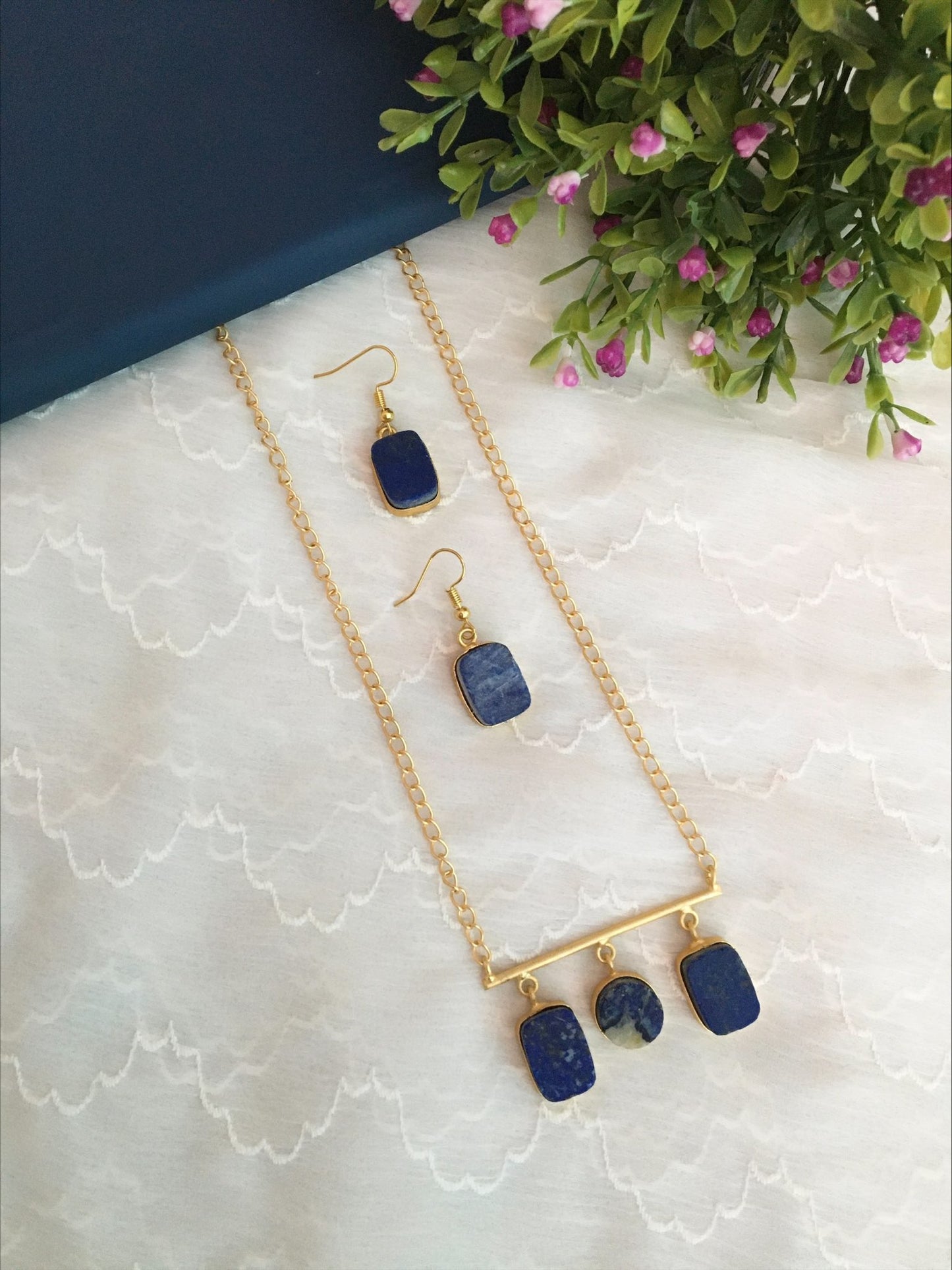 Tri - Stone Swing Necklace Set