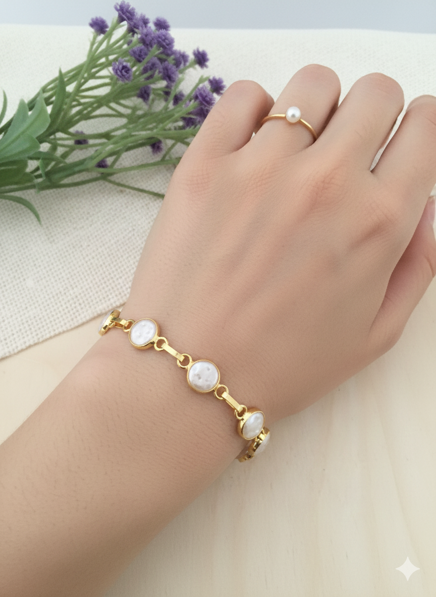 Modern Pearl Disc Bracelet