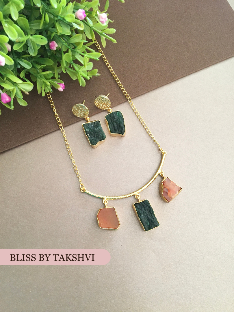 Golden Three Raw Stone Chain Pendant Set