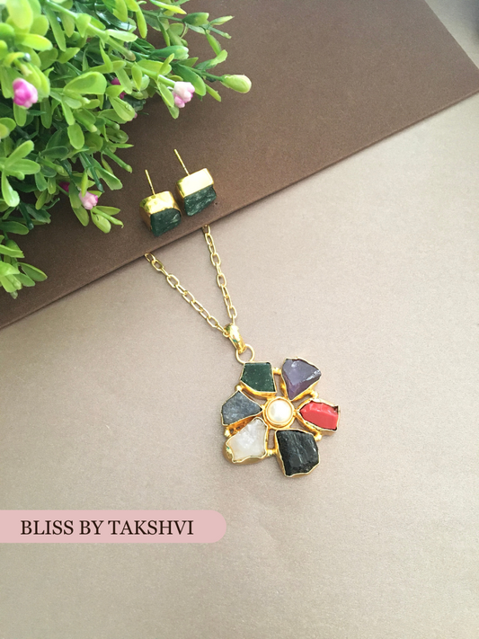 Golden Six Raw Stone Flower Chain Pendant Set