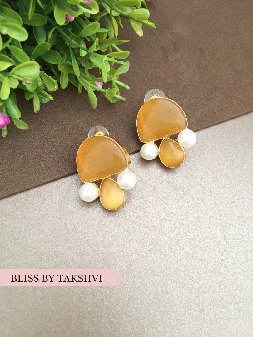 Sheeba Golden Textured Pearl Stud Earring