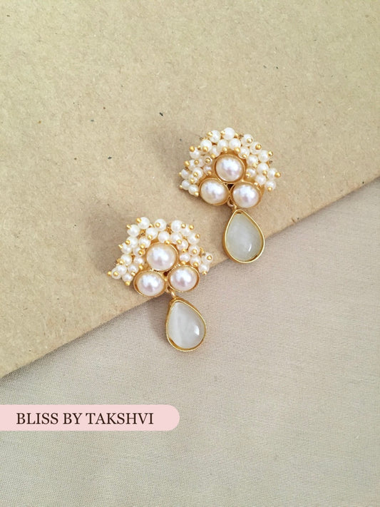 Urvi Pearl Drop Earring