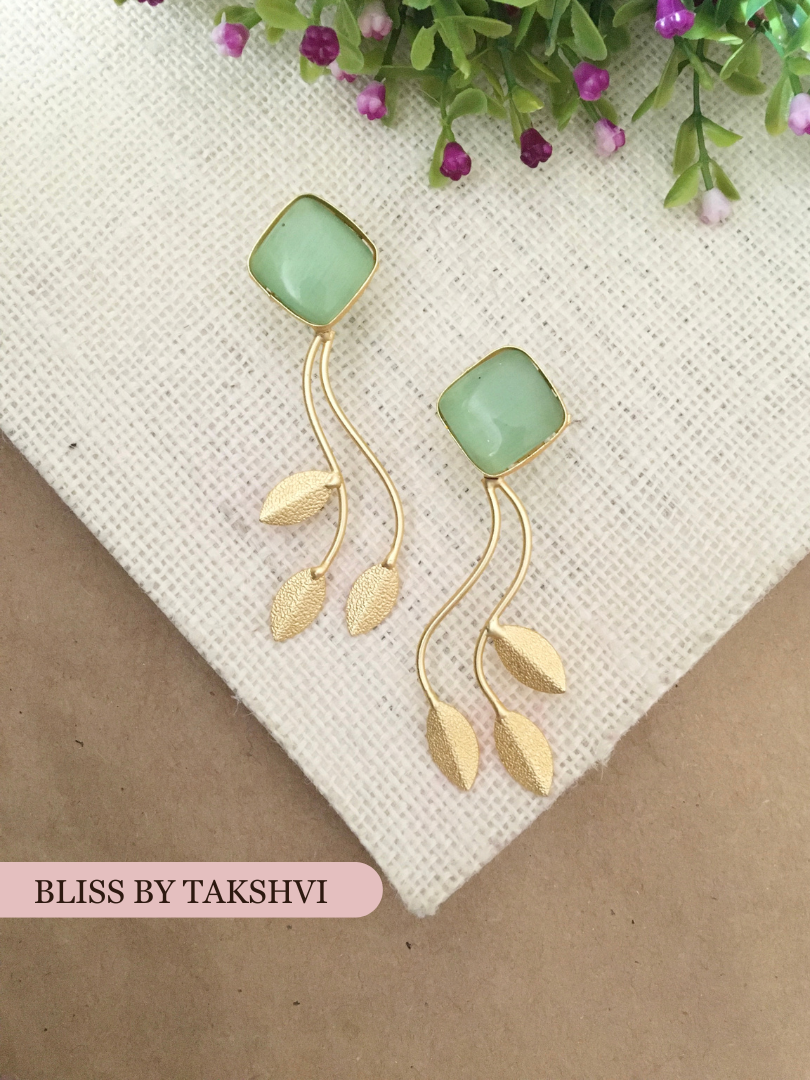 Roshni Curvy Drop Earring