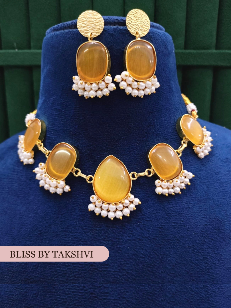 Padma Glossy Stone Choker Set