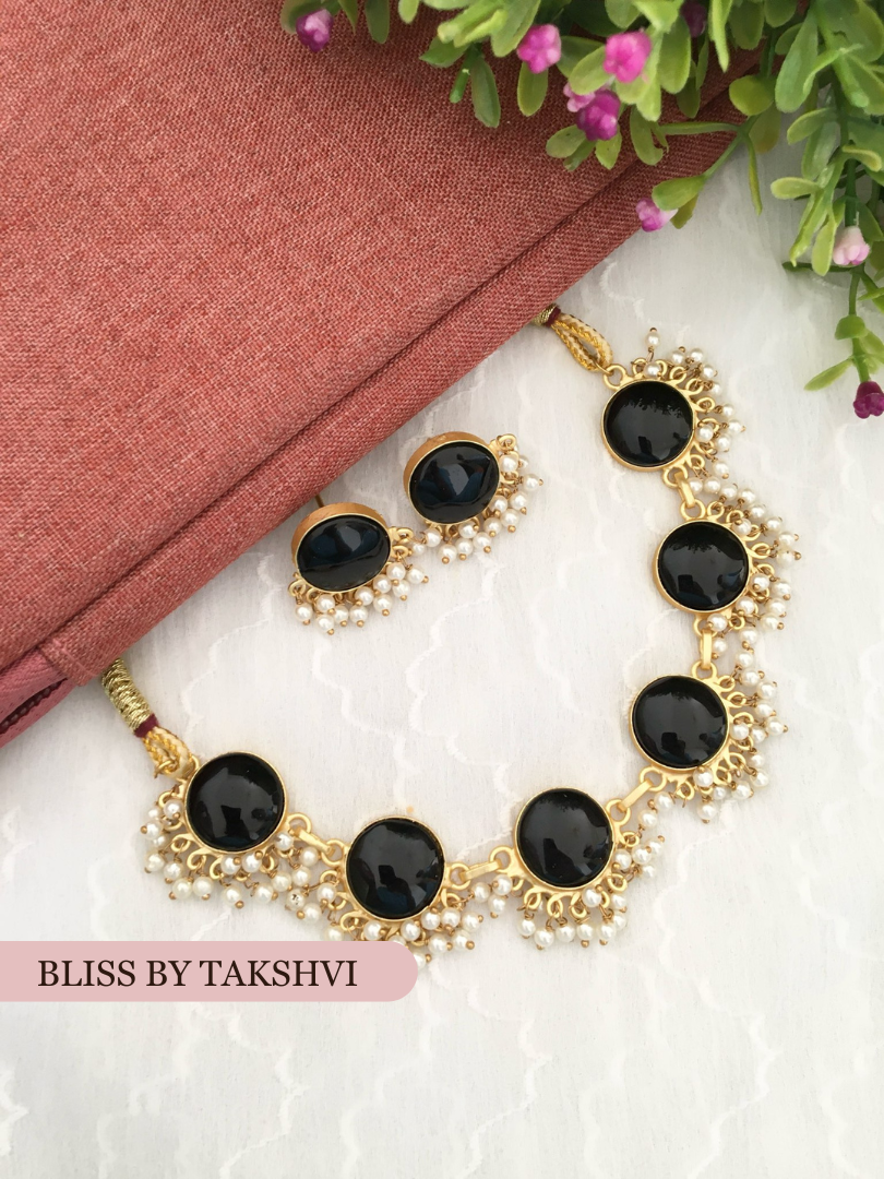 Ridah Glossy Stone Choker Necklace