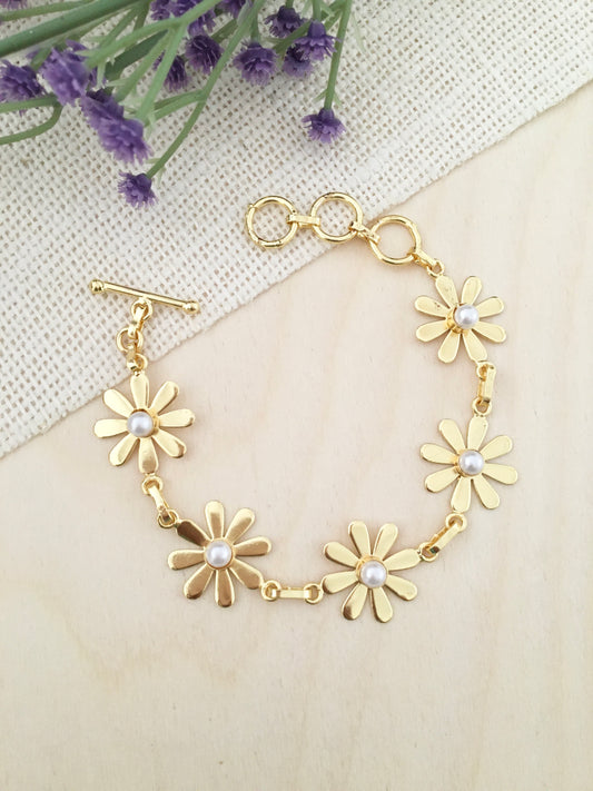 Daisy Pearl Bracelet
