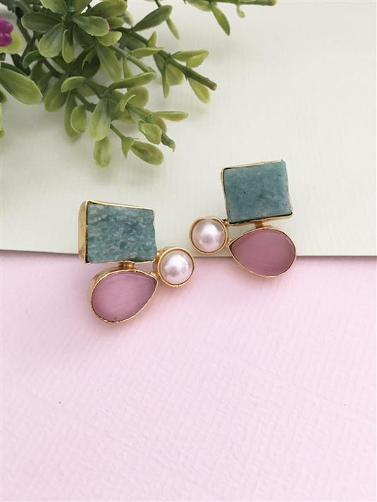 Suchita Rough Stone With Pearl Stud Earring
