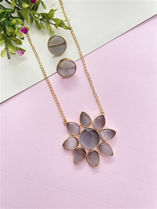 Gunjeet Monalisa Stone Flower Chain Pendant