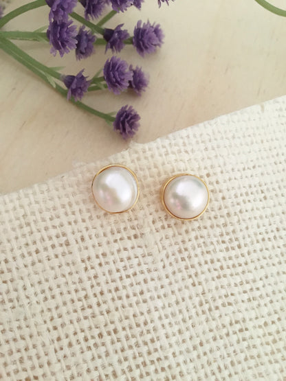 Ivory Radiance Pearl Gold Stud