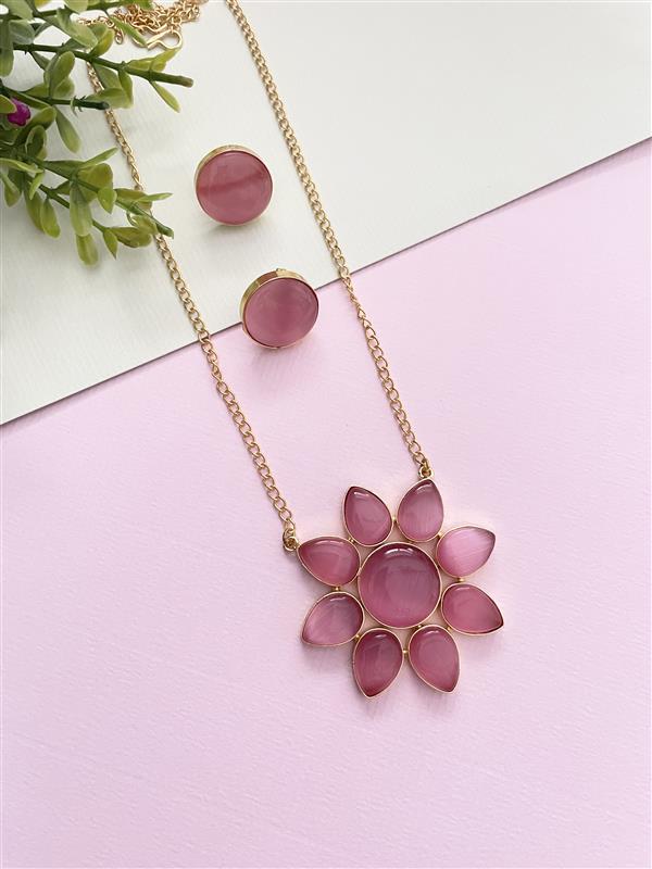 Gunjeet Monalisa Stone Flower Chain Pendant