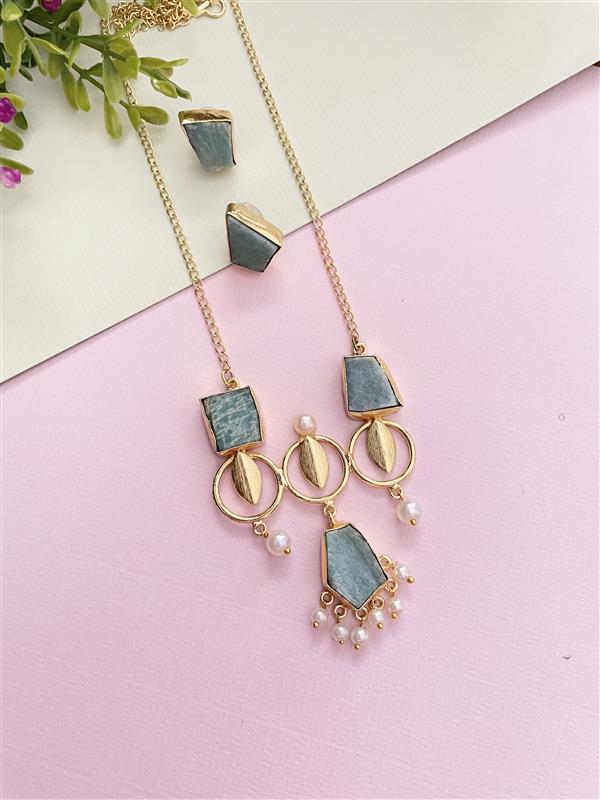 Urvashi Raw Stone Chain Pendant Set