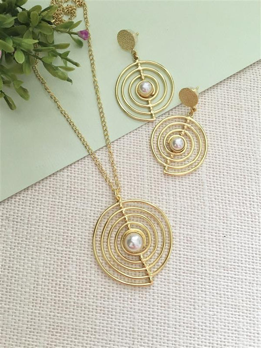 Modern Gold and Pearl Set & Raw Stone Studs