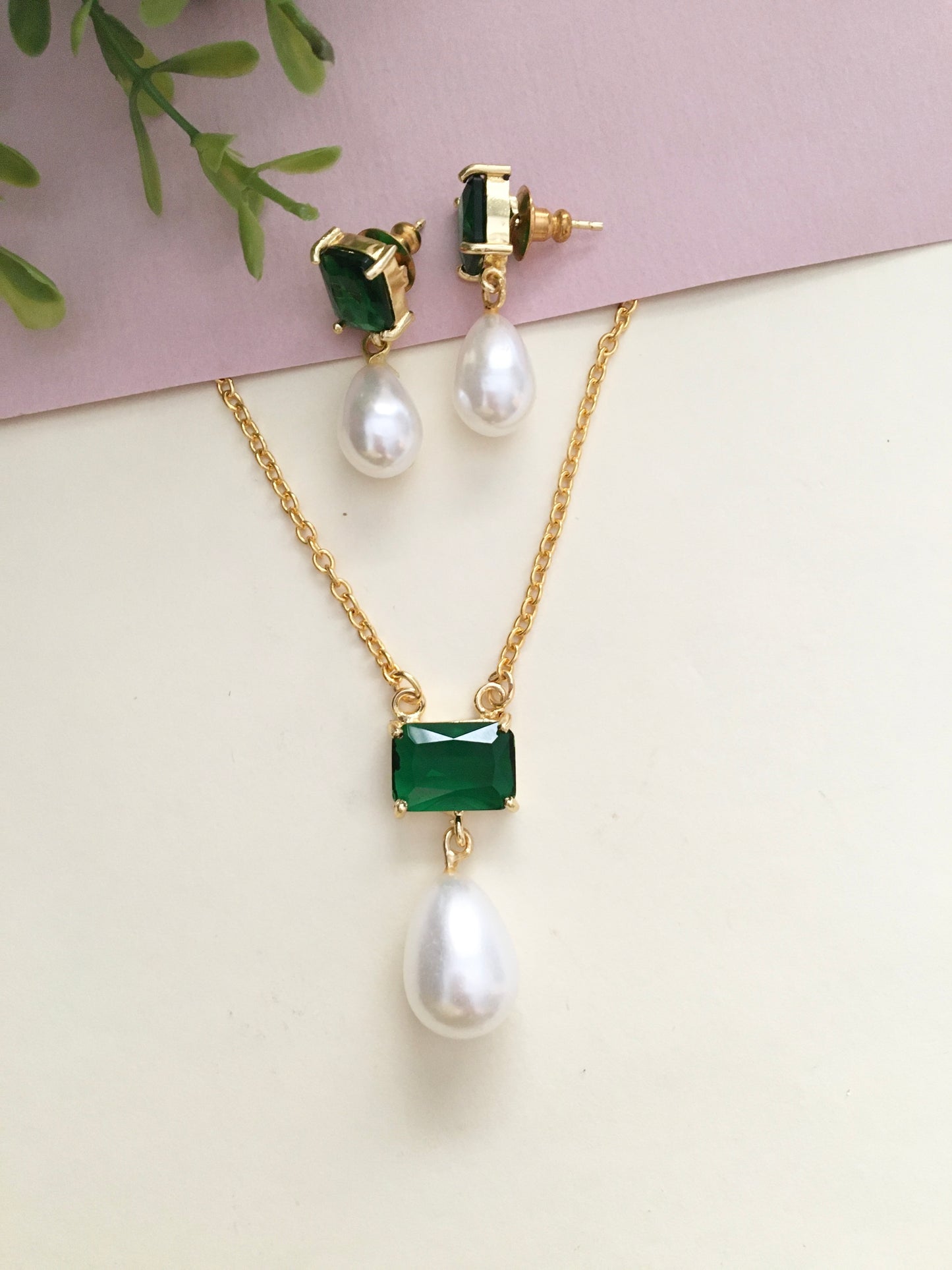 Glossy Stone Chain Pendant with Drop Earrings