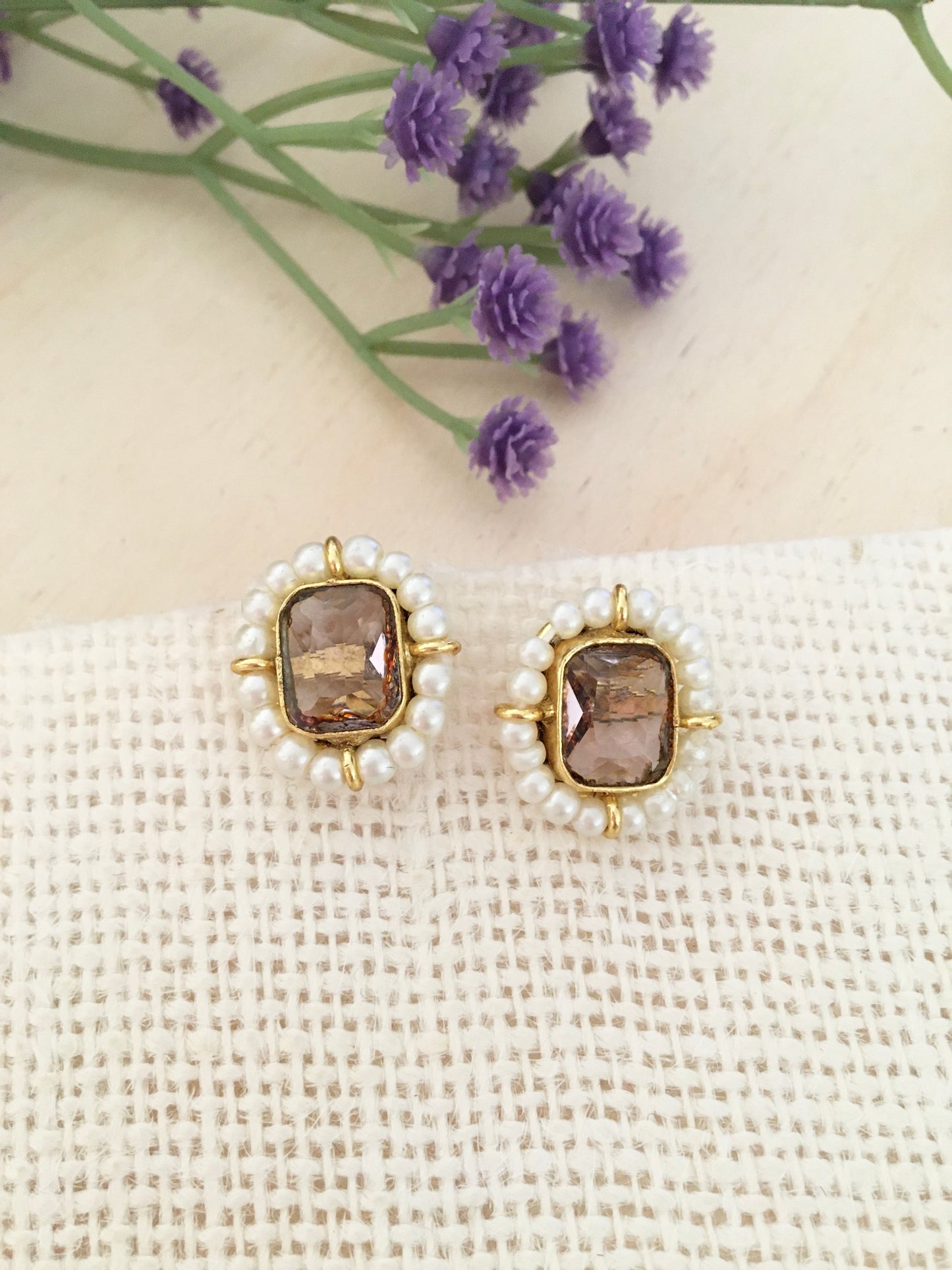 Glass Stone with Pearl Border Stud Earring