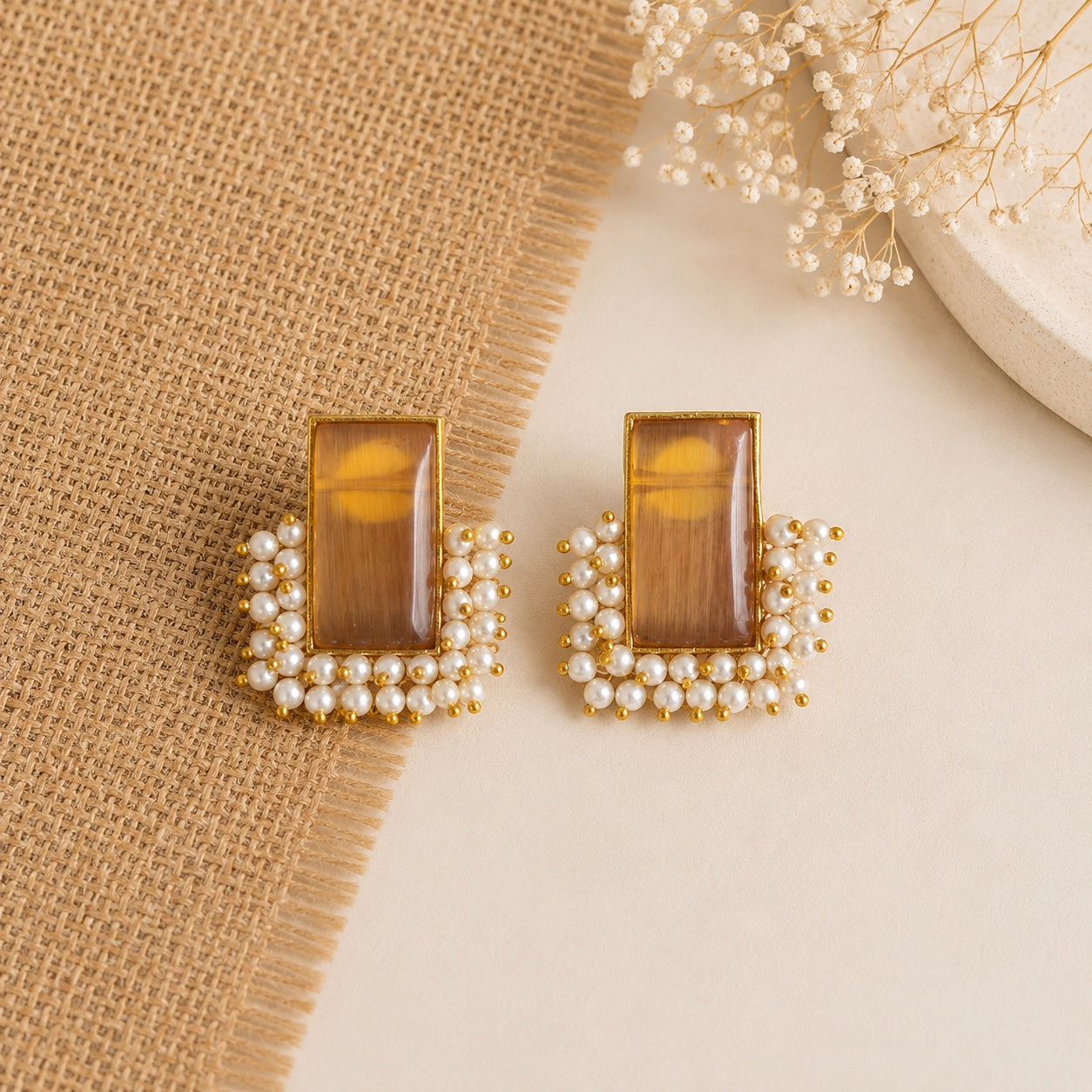 Hirya Frame Stud Earrings
