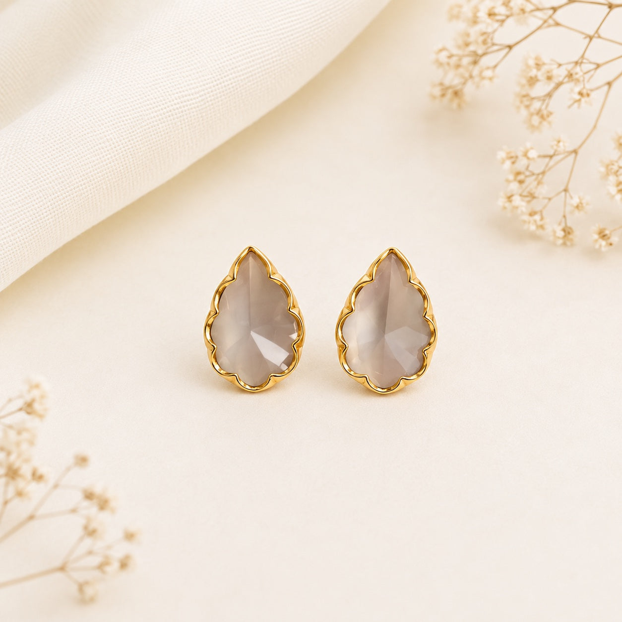 Paakhi Ivory Stud Earrings