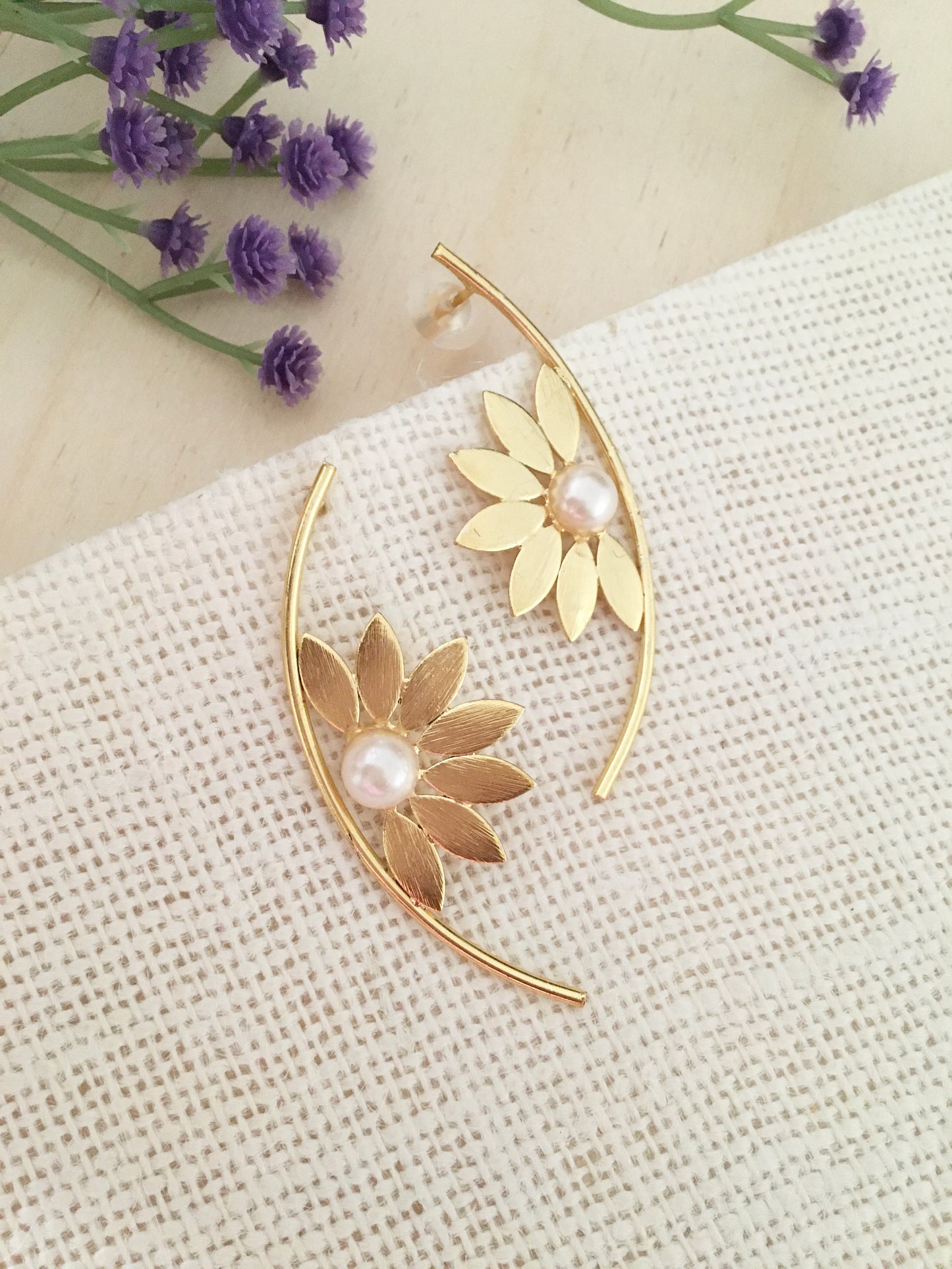 Soleil Pearl Bloom Curve Earrings