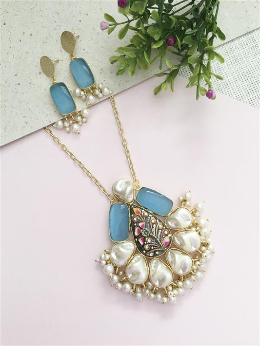 Golden Baroque with Pearls Pendant Set