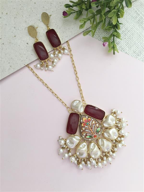 Golden Baroque with Pearls Pendant Set