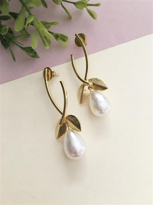 Golden Twin Leafy Pearl Earring