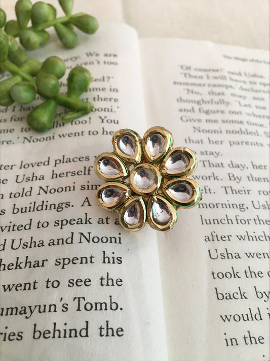 Elakshi Bright Kundan Ring