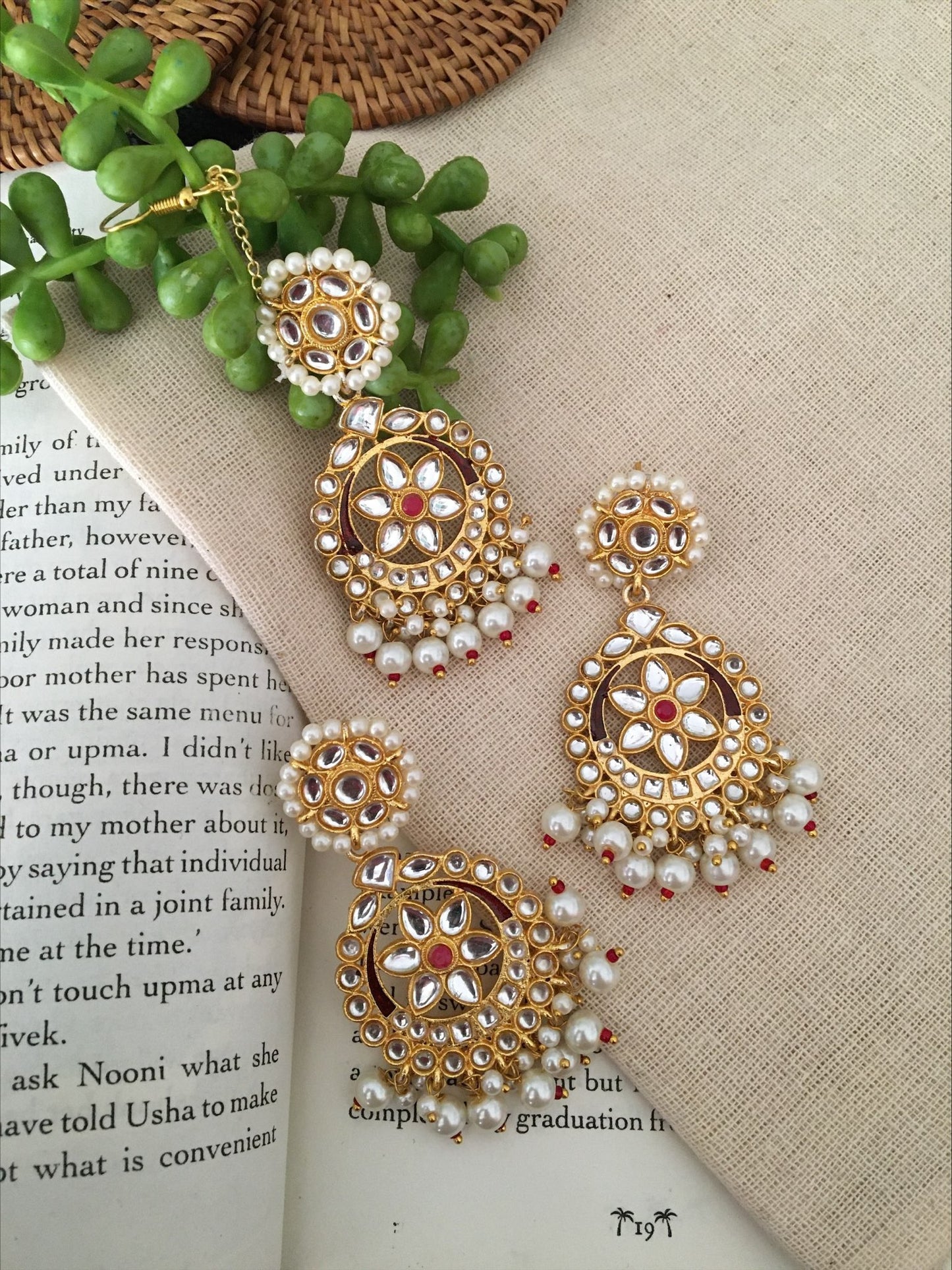 Reva Pearl Earrings With Mangtika